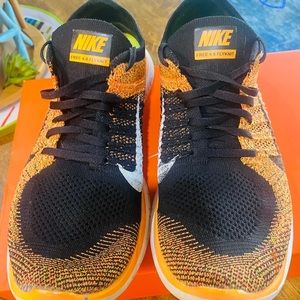 Men’s Nike running shoes. Size 11. Super comfortable.